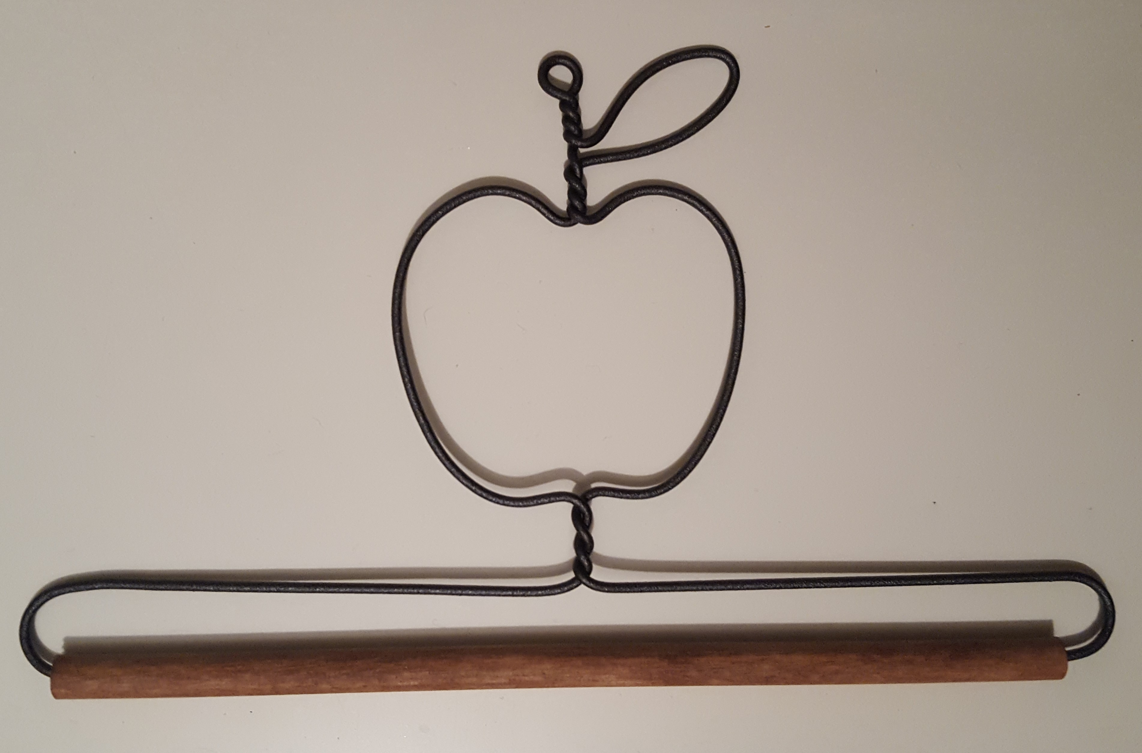 6" Apple Hanger